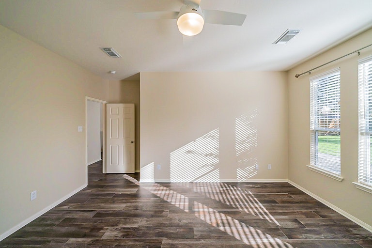 Photo 21 of 37 - 17807 Fairgrove Park Dr, Houston, TX 77095