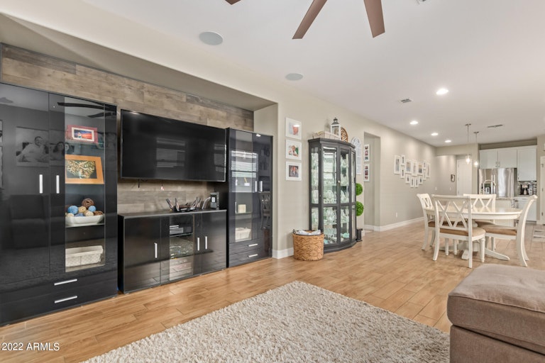 Photo 9 of 35 - 3015 W Laredo Ln, Phoenix, AZ 85085
