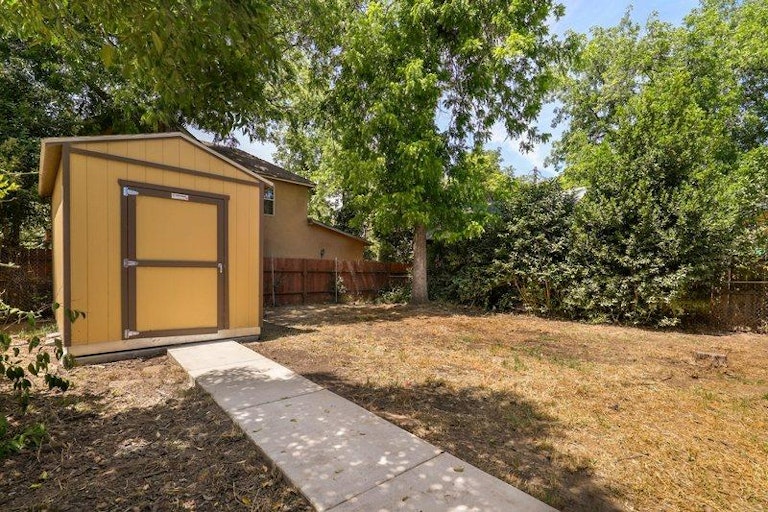 Photo 15 of 20 - 3452 38th St, Sacramento, CA 95817