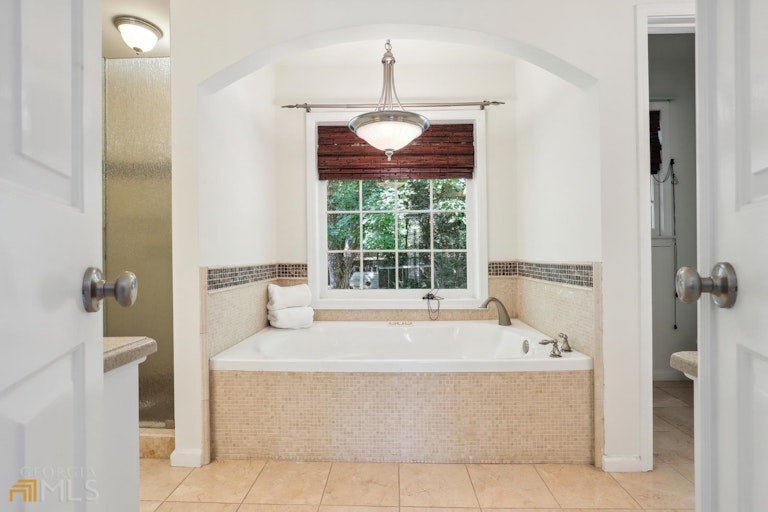Photo 29 of 41 - 1005 Redstone Ln, Atlanta, GA 30338