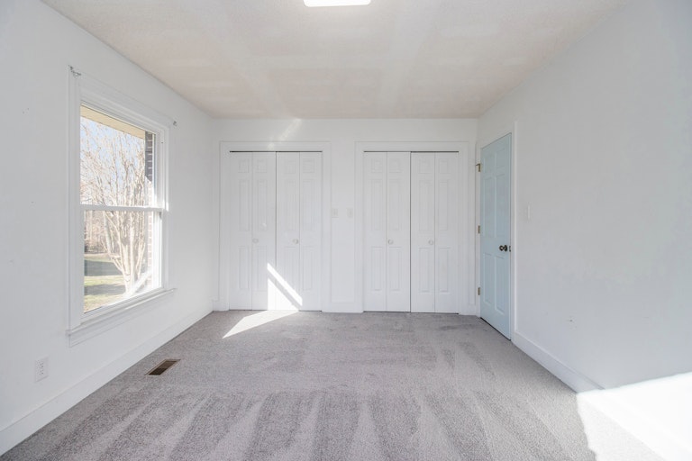 Photo 12 of 44 - 142 Quail Hollow Dr, Kings Mountain, NC 28086
