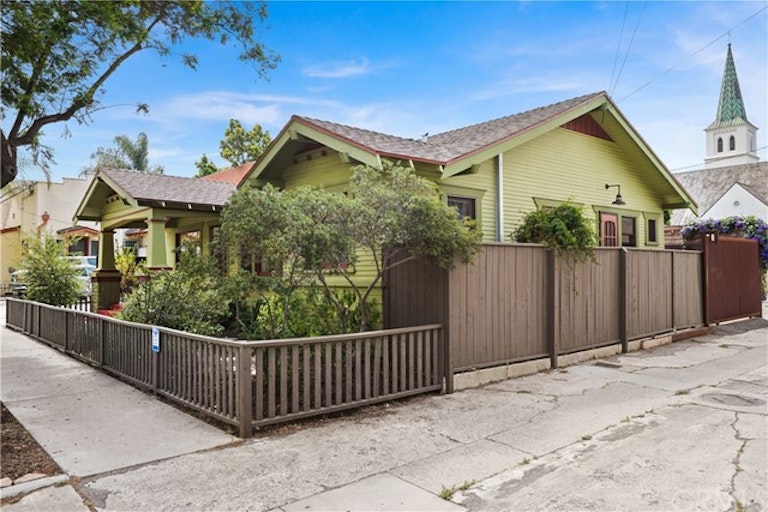 Photo 3 of 42 - 526 E 8th St, Long Beach, CA 90813
