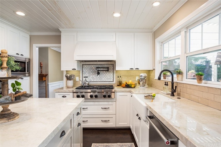 Photo 9 of 36 - 18371 Rainier Dr, Santa Ana, CA 92705