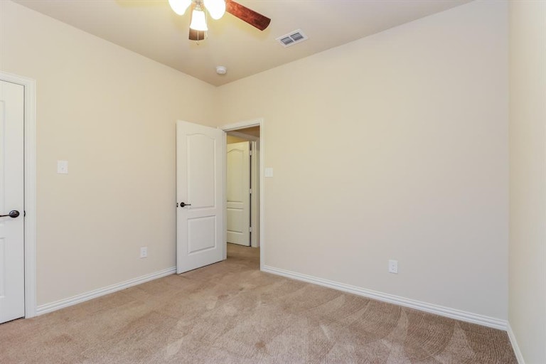 Photo 17 of 25 - 1629 Signature Dr, Weatherford, TX 76087