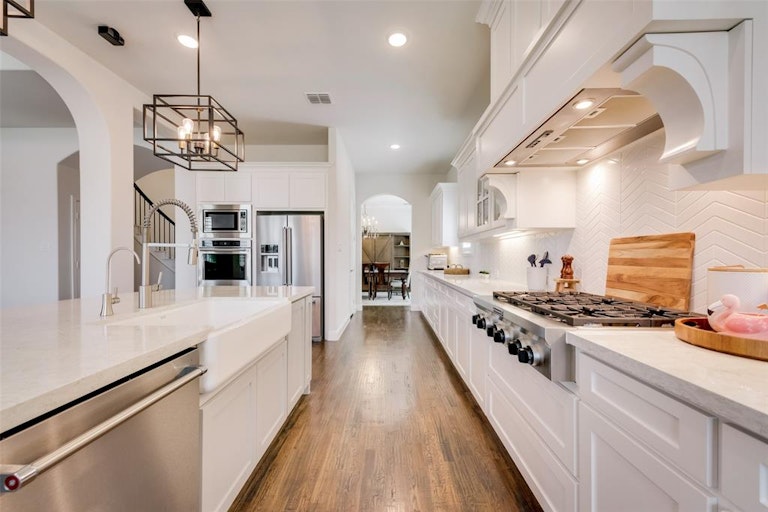 Photo 17 of 40 - 1006 Lazy Brooke Dr, Rockwall, TX 75087