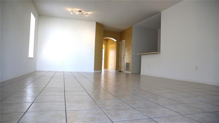 Photo 12 of 19 - 5841 Mariposa Cove Ln, Orlando, FL 32822