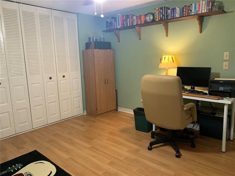 Photo 19 of 39 - 511 Cedar Grove Dr, Brandon, FL 33511