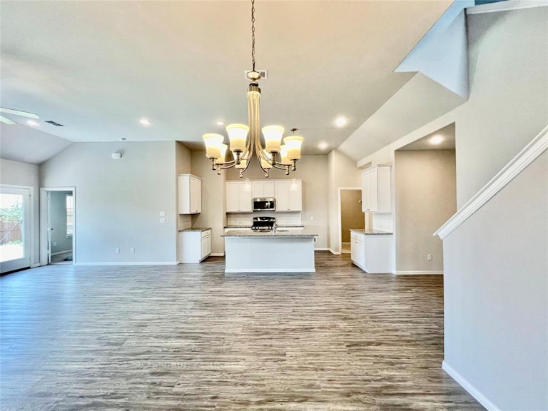 Photo 9 of 39 - 3209 Puffin Ln, Celina, TX 75009