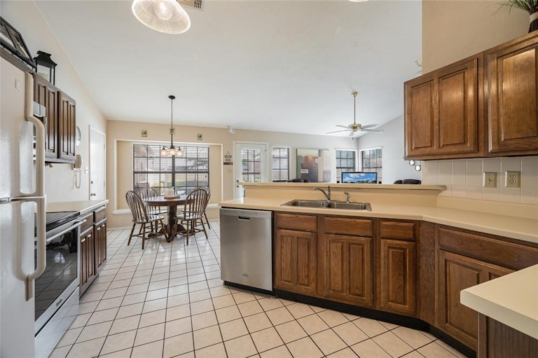 Photo 12 of 24 - 3610 Willowood Dr, Garland, TX 75040
