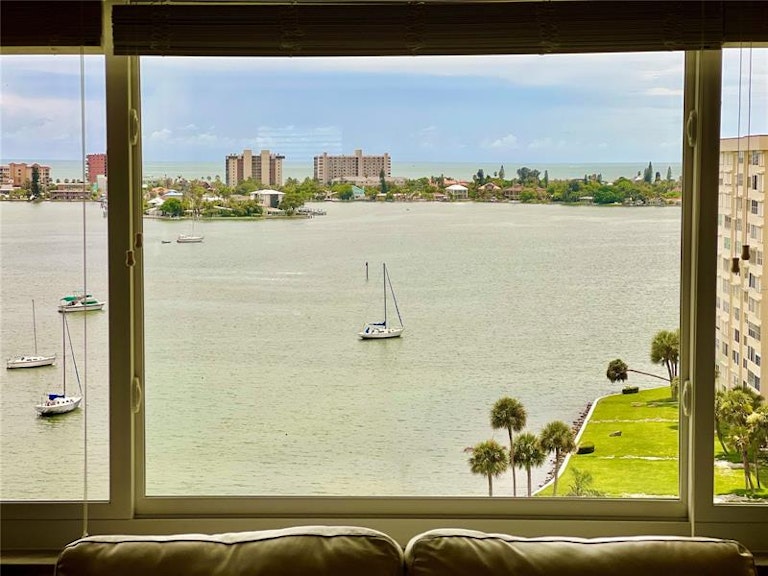 Photo 4 of 76 - 4575 Cove Cir #1204, Saint Petersburg, FL 33708