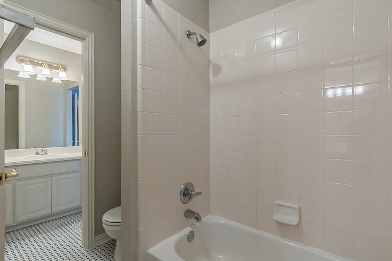 Photo 33 of 41 - 1900 Winchester St, McKinney, TX 75070