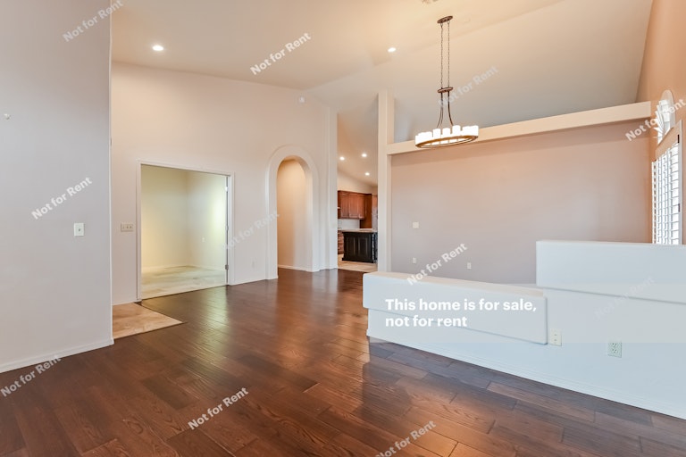 Photo 11 of 27 - 990 S Avenida Los Reyes, Tucson, AZ 85748