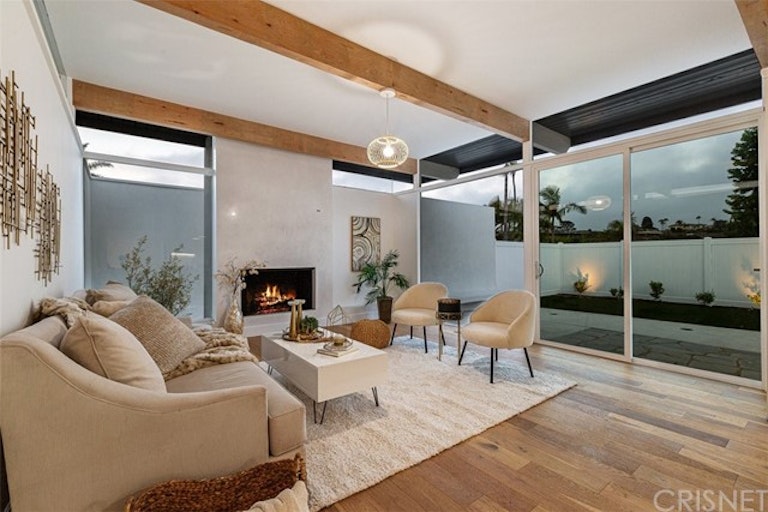 Photo 10 of 33 - 4501 Don Valdes Dr, Los Angeles, CA 90008