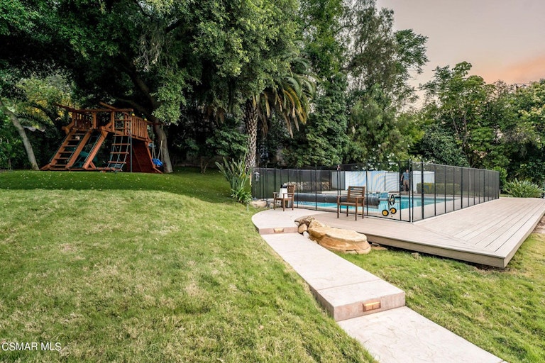 Photo 52 of 60 - 4641 Caritina Dr, Tarzana, CA 91356