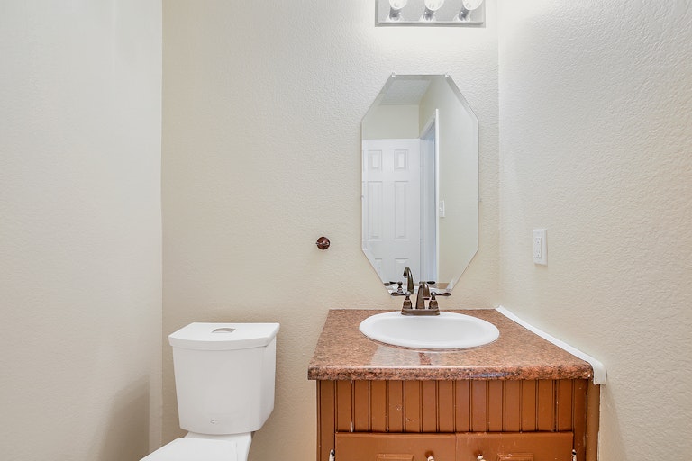 Photo 15 of 31 - 5308 Bison Ct, Watauga, TX 76137