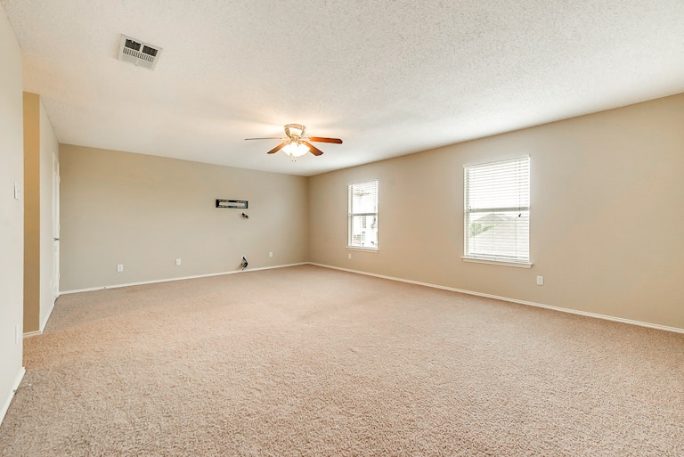 Photo 14 of 25 - 8312 Rocky Ct, Fort Worth, TX 76123