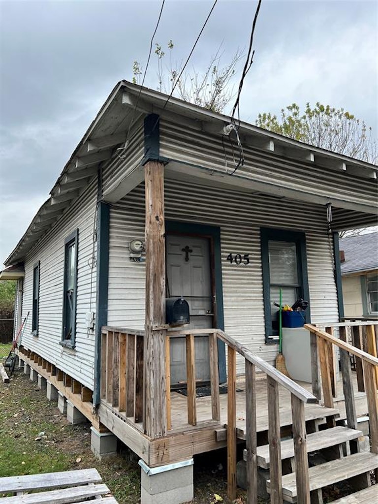 Photo 2 of 6 - 405 77th St, Houston, TX 77012