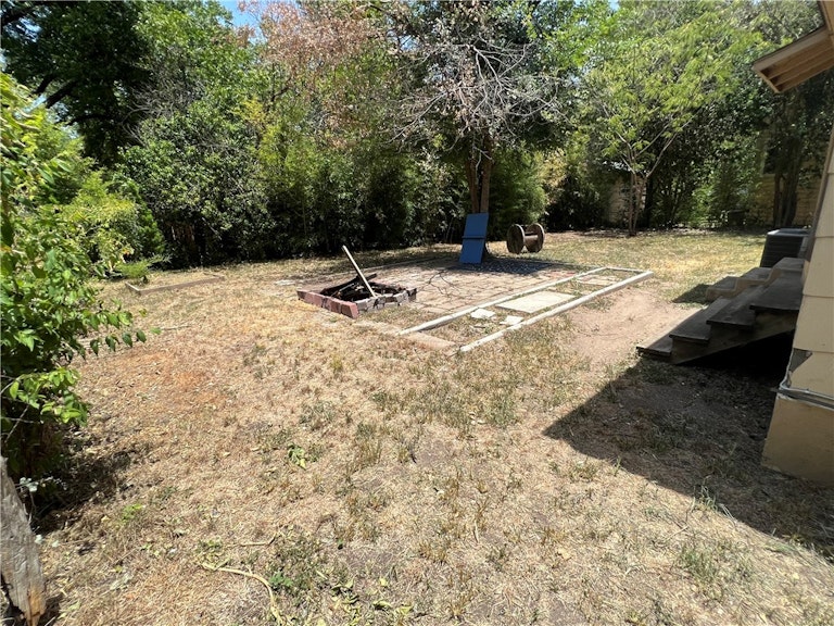 Photo 13 of 37 - 1800 Alguno Rd, Austin, TX 78757