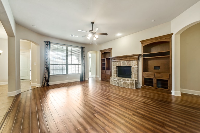 Photo 2 of 26 - 2004 Brandiles Dr, The Colony, TX 75056