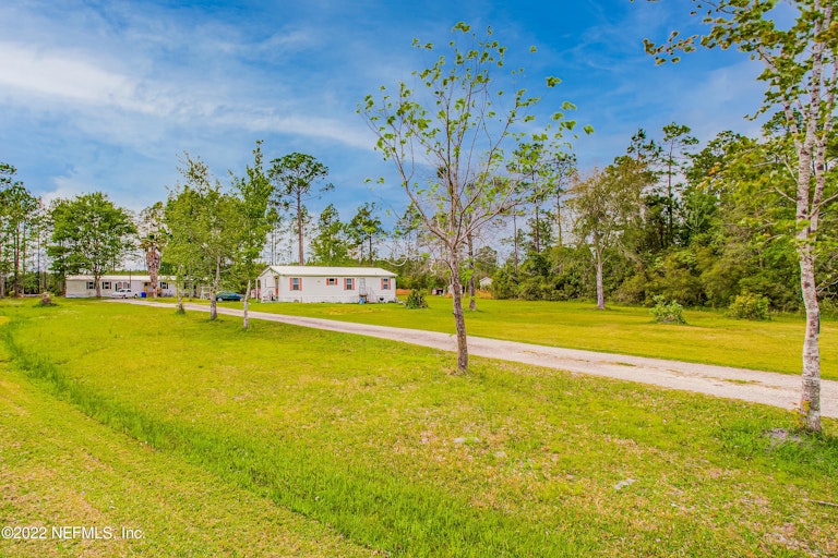 Photo 7 of 16 - 28053 Roundup Pl, Hilliard, FL 32046