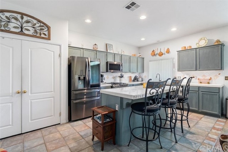 Photo 15 of 39 - 2077 Saint Emilion Ln, San Jacinto, CA 92583