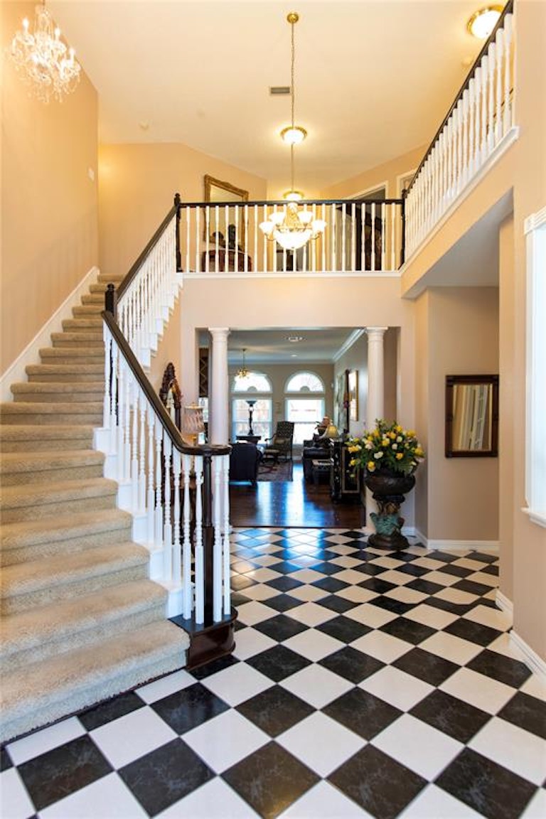 Photo 4 of 40 - 706 Cottonwood Bend Dr, Allen, TX 75002