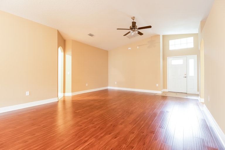 Photo 8 of 25 - 369 S Oak Ave, Orange City, FL 32763