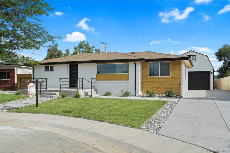 Photo 3 of 34 - 11000 W 41st Pl, Wheat Ridge, CO 80033