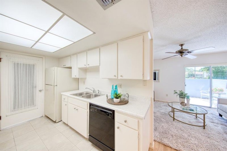 Photo 10 of 39 - 1614 Berwick Ct Unit C, Palm Harbor, FL 34684
