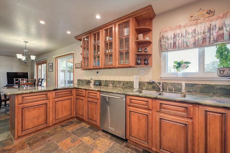 Photo 9 of 41 - 405 Riverview Dr, Auburn, CA 95603