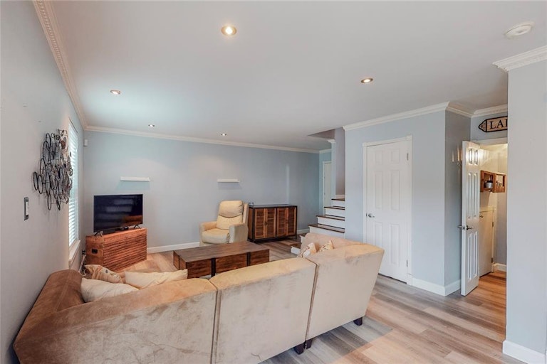 Photo 7 of 28 - 5021 N Hall St, Dallas, TX 75235