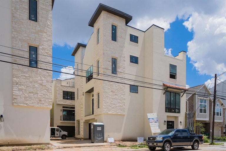 Photo 3 of 45 - 1801 Dunlavy St, Houston, TX 77006