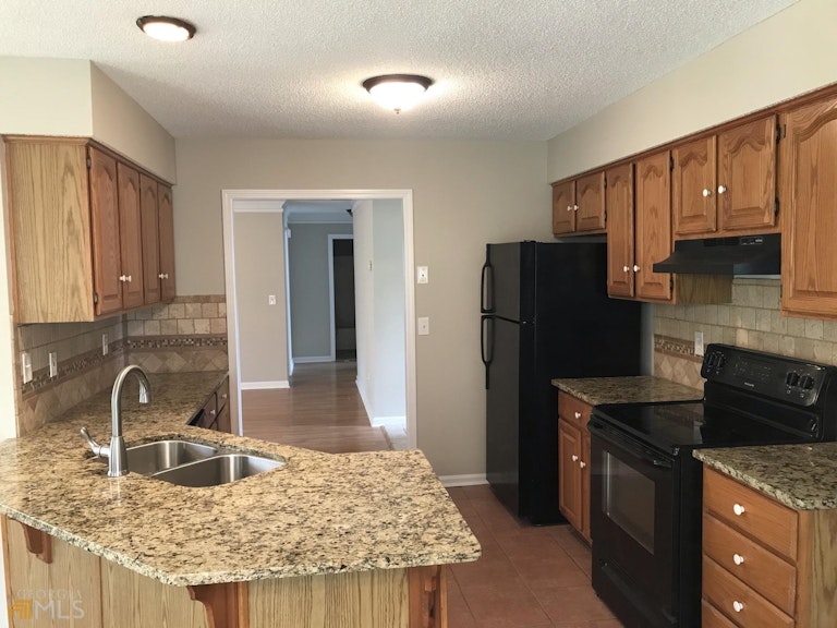 Photo 9 of 29 - 210 Buck Creek Dr, Covington, GA 30016