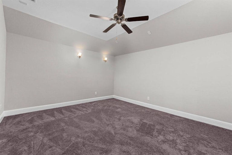 Photo 21 of 38 - 5922 Arcola Meadow Ct, Houston, TX 77059