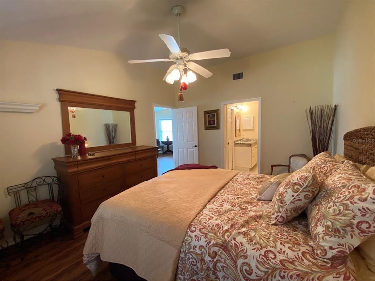 Photo 9 of 17 - 510 Baytree Blvd, Tavares, FL 32778