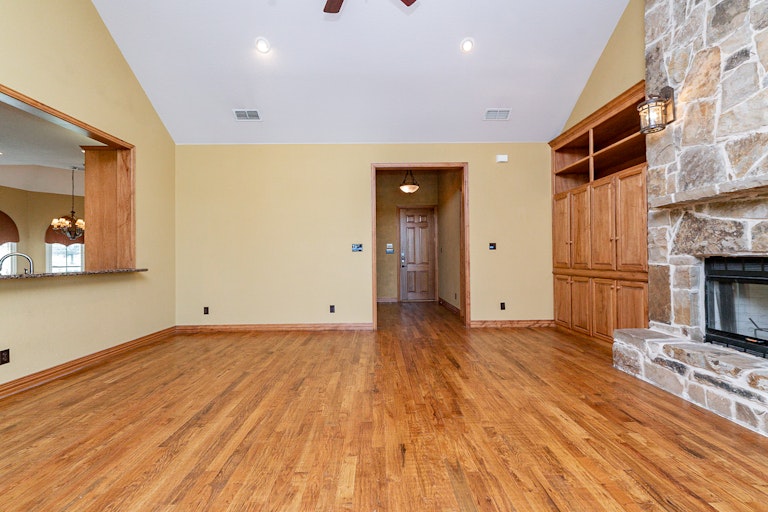 Photo 11 of 34 - 1509 Western Willow Dr, Haslet, TX 76052