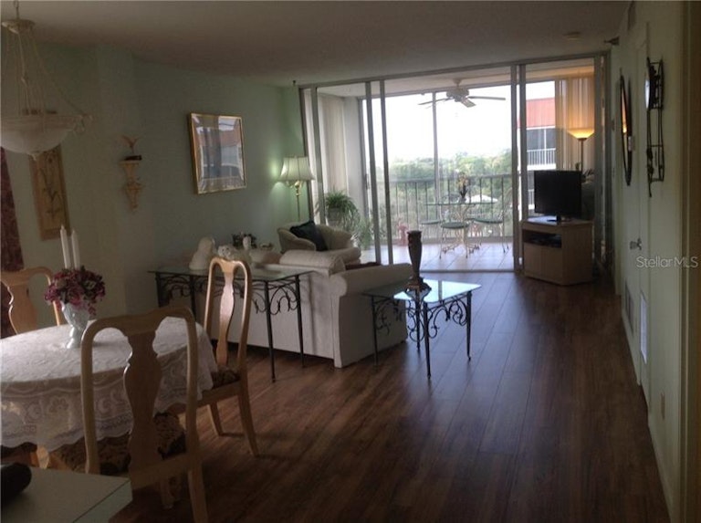 Photo 9 of 10 - 232 Saint Augustine Ave #907, Venice, FL 34285
