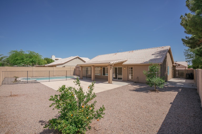Photo 5 of 24 - 7640 W Cholla St, Peoria, AZ 85345