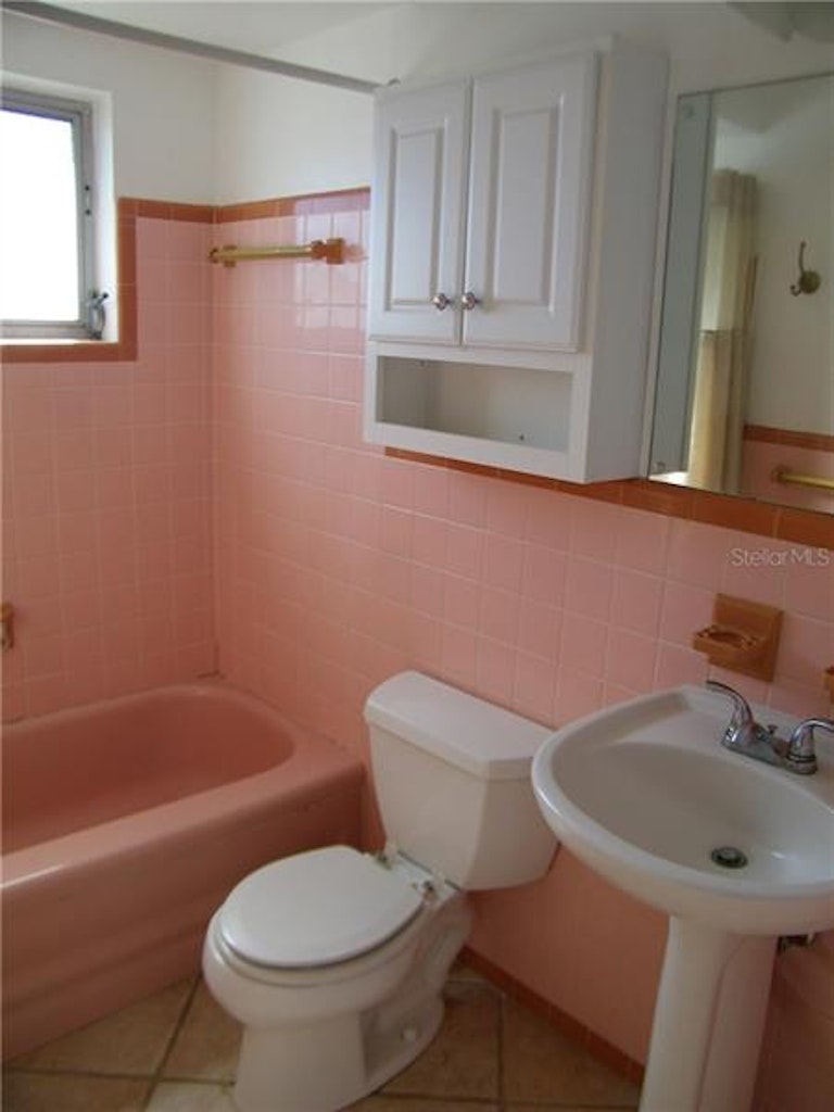 Photo 14 of 17 - 776 85th Ave N, Saint Petersburg, FL 33702