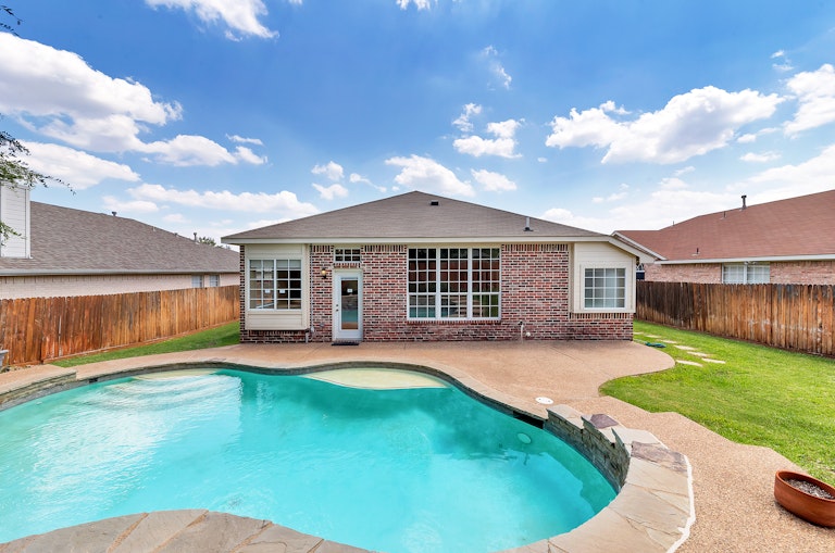 Photo 28 of 28 - 8755 Saranac Trl, Fort Worth, TX 76118