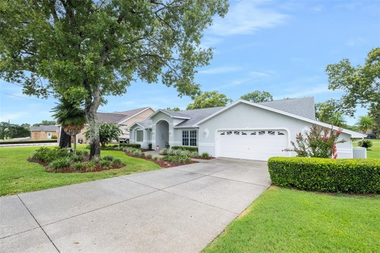 Photo 2 of 40 - 5085 Florentine Ct, Spring Hill, FL 34608