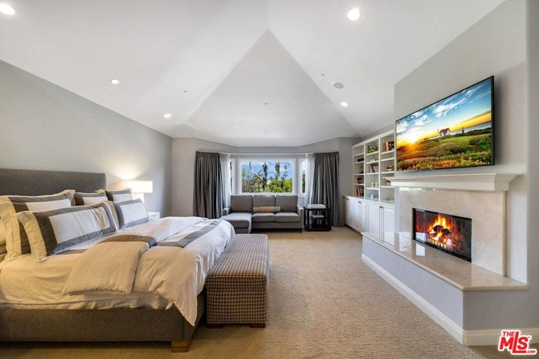 Photo 18 of 43 - 11706 Chaparal St, Los Angeles, CA 90049
