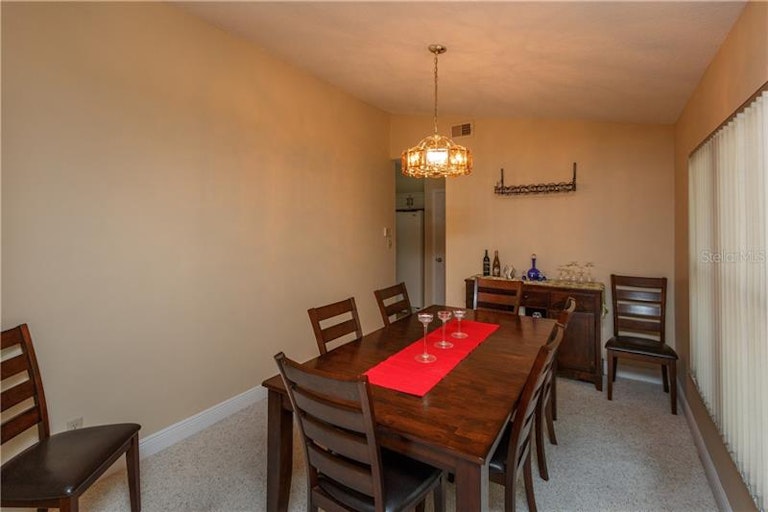 Photo 4 of 23 - 8642 Alegre Cir, Orlando, FL 32836