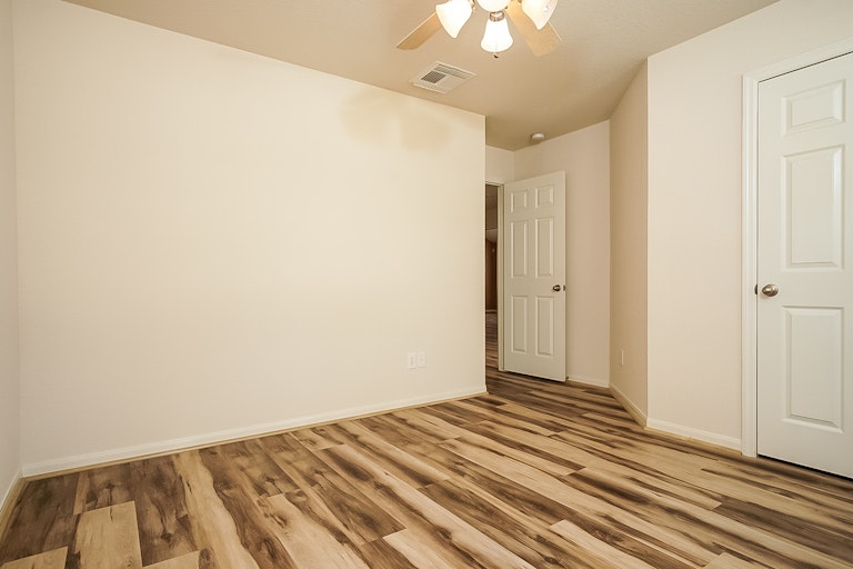 Photo 13 of 25 - 21123 Spur Ridge Ct, Richmond, TX 77406