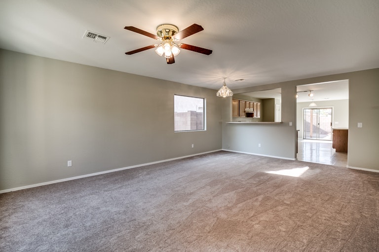 Photo 5 of 29 - 7948 W Napoli St, Phoenix, AZ 85043