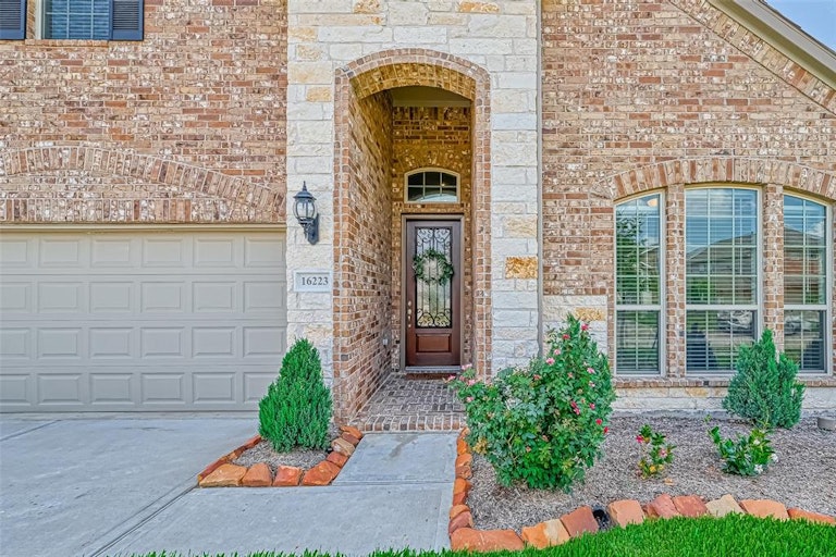 Photo 3 of 37 - 16223 Amber Brown Dr, Hockley, TX 77447