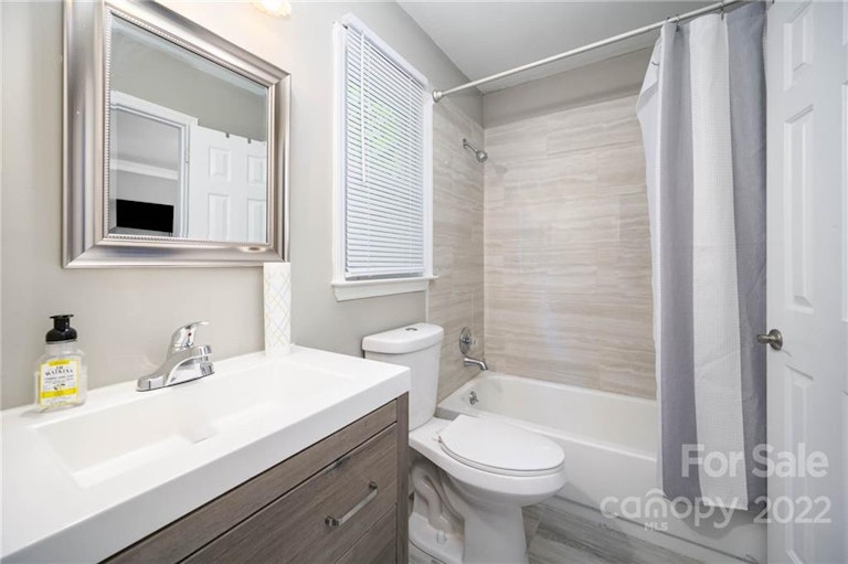 Photo 21 of 28 - 1129 Well Spring Dr, Charlotte, NC 28262