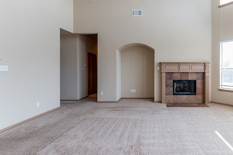 Photo 11 of 36 - 3916 Bamberg Ln, Fort Worth, TX 76244