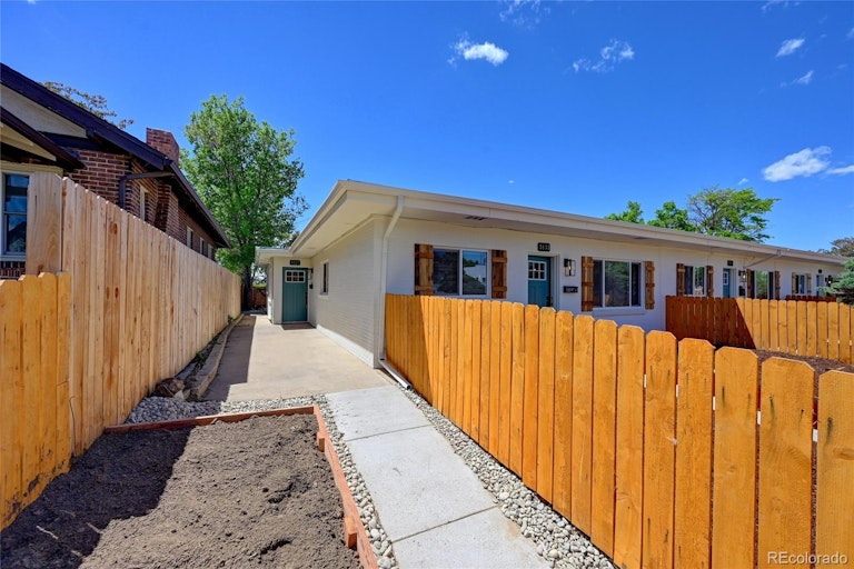 Photo 2 of 20 - 3127 N Elizabeth St, Denver, CO 80205