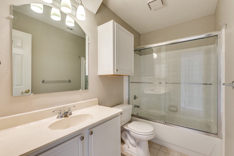 Photo 18 of 23 - 1707 Creekbend Dr, Lewisville, TX 75067